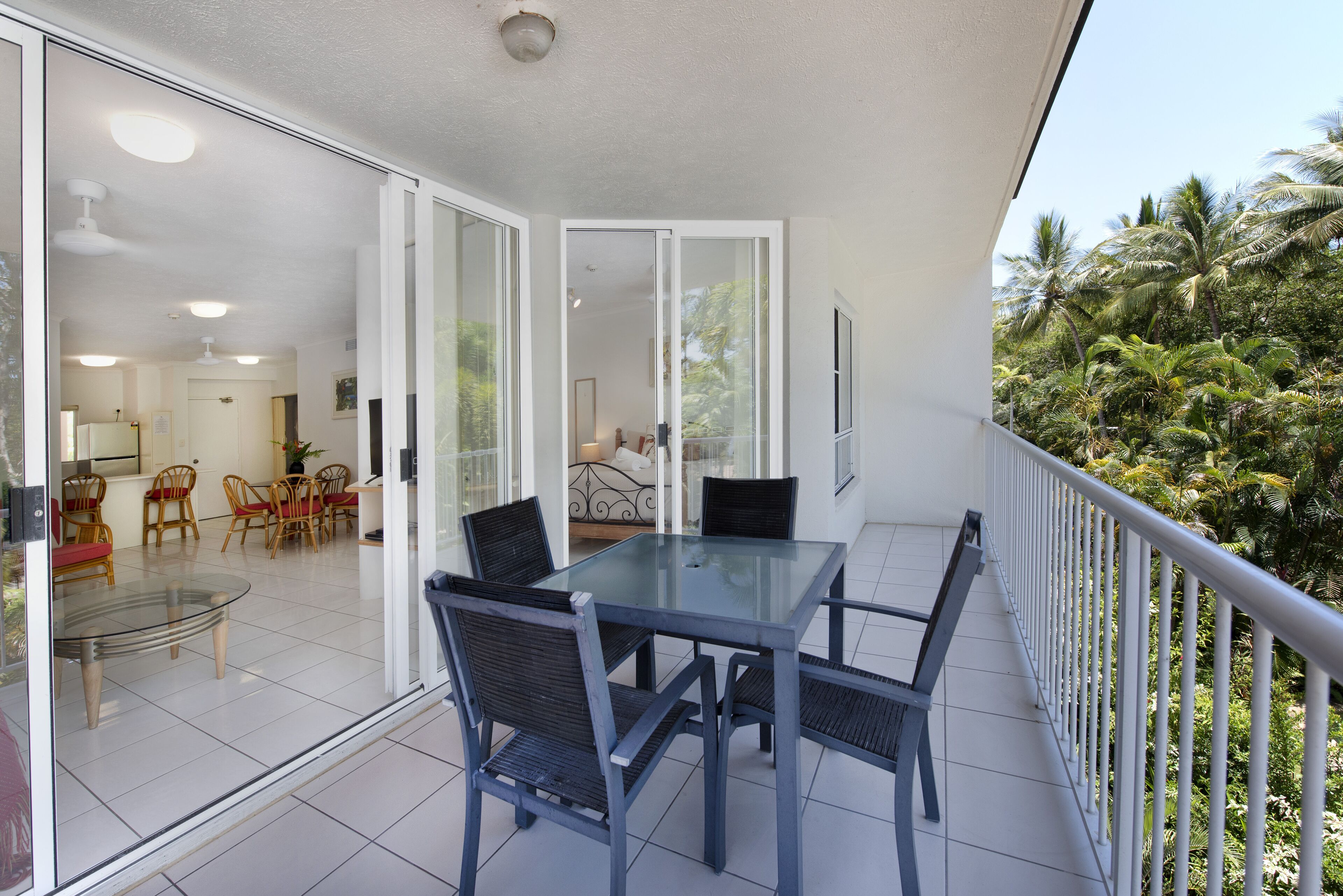 Golden Sands Beachfront Apartment Resort — image 5