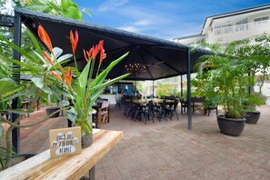 Breakfast, lunch, dinner served; beach views  - Golden Sands Beachfront Apartment Resort (Yorkeys Knob)