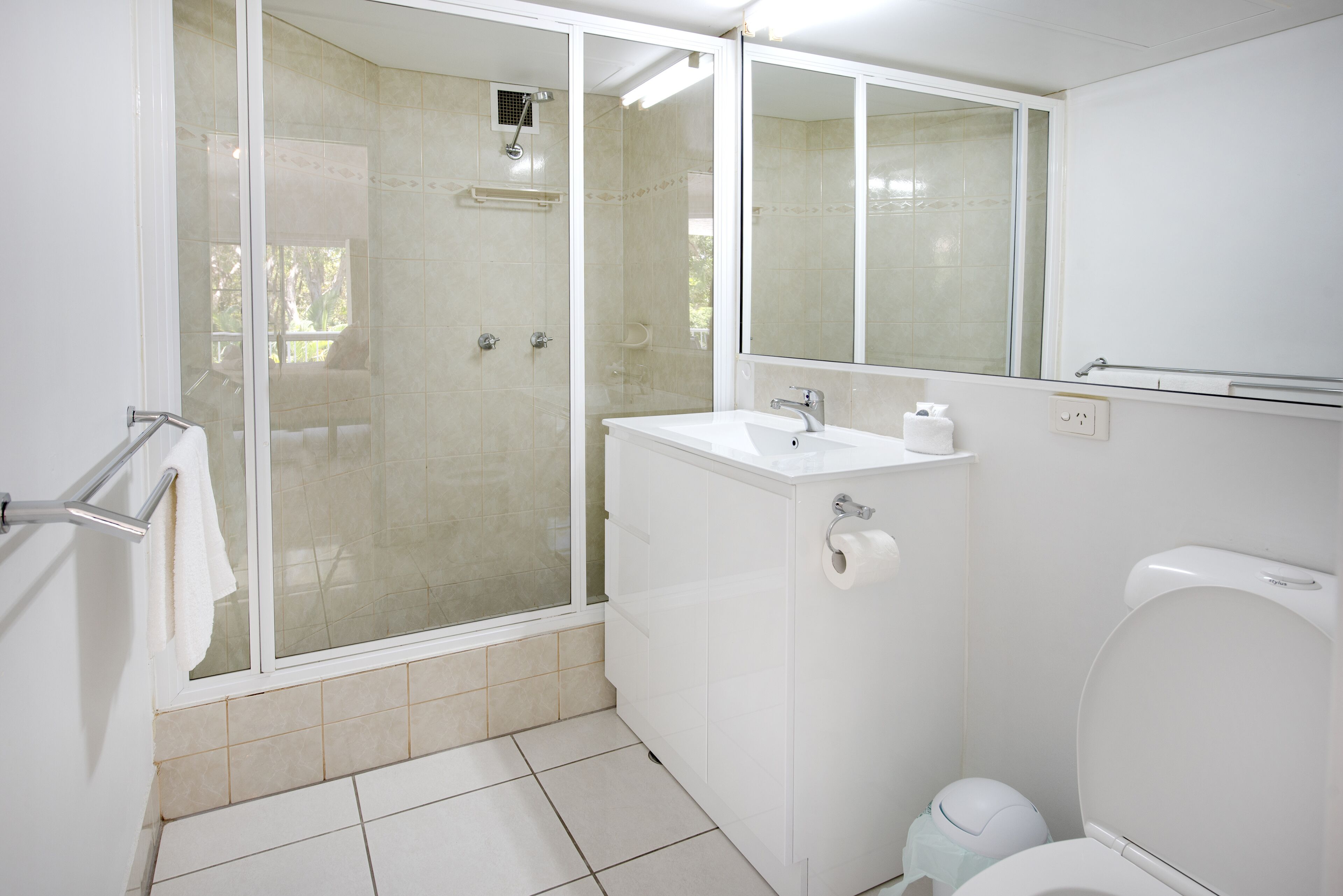 Golden Sands Beachfront Apartment Resort — image 12