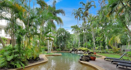 Golden Sands Beachfront Apartment Resort