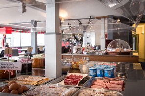 Dagelijks ontbijtbuffet (EUR 12 per persoon)