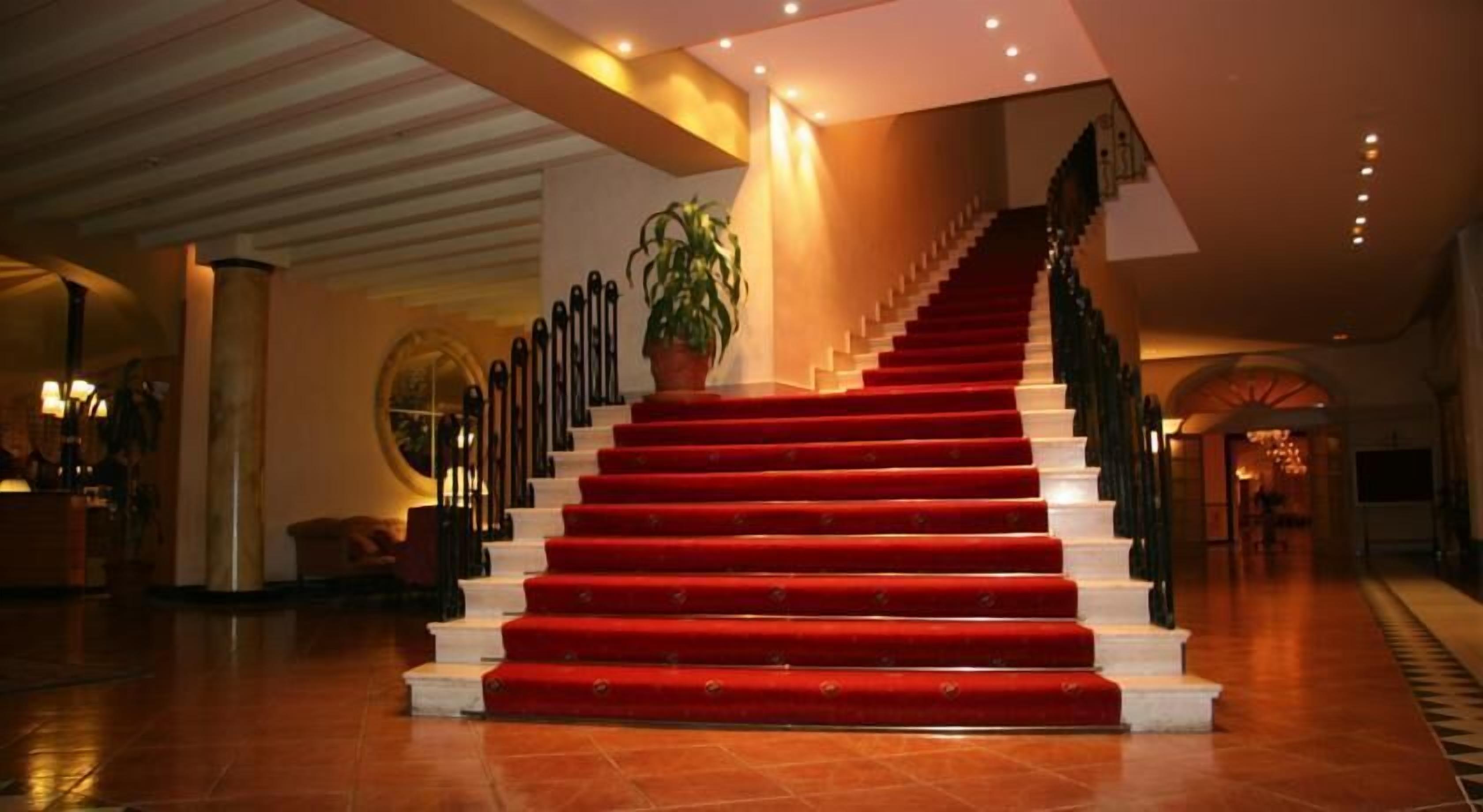 المنشأة من الداخل