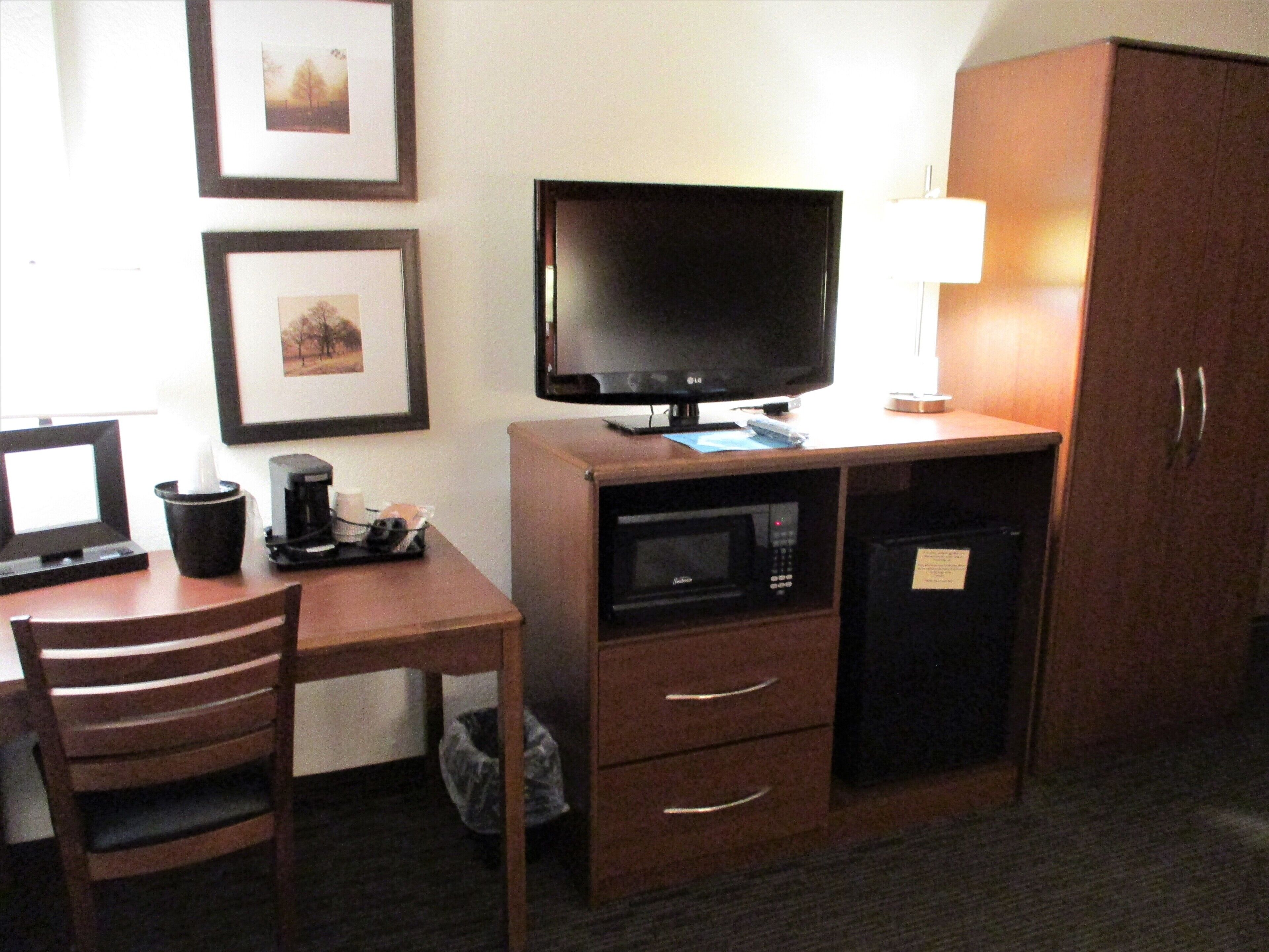 1 bedroom, desk, laptop workspace, blackout curtains