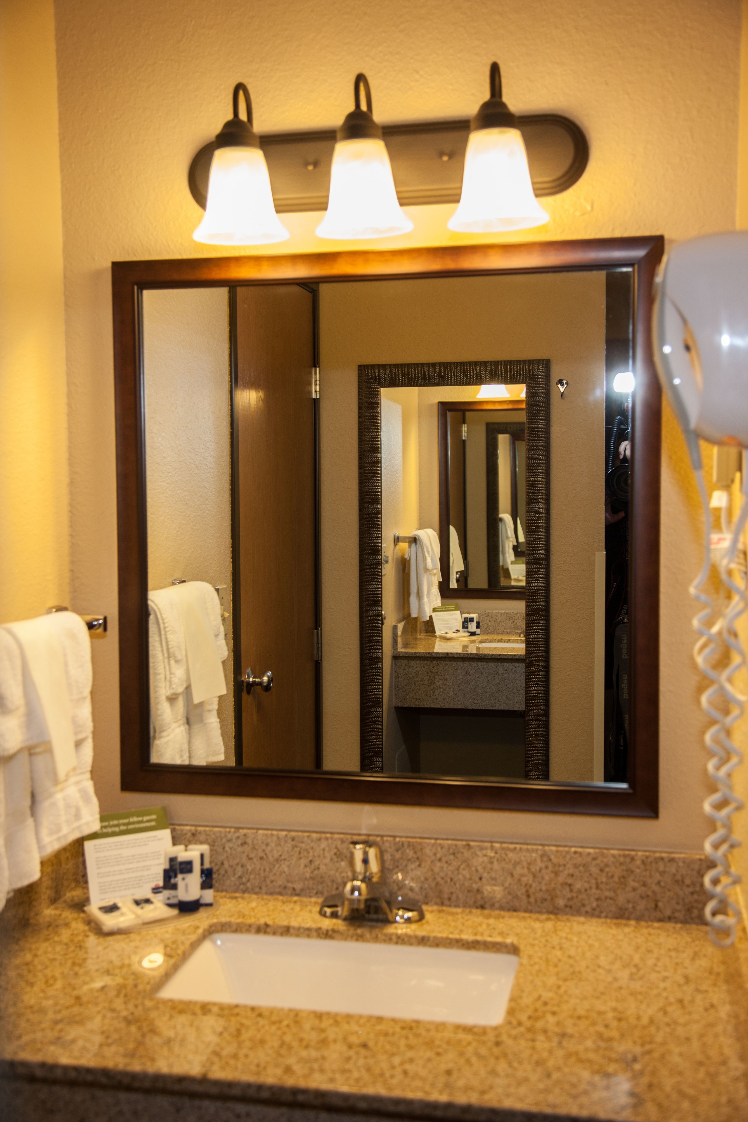 room, 1 queen bed, accessible, non smoking | bathroom sink