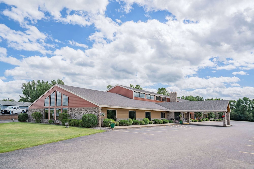 AmericInn by Wyndham Detroit Lakes