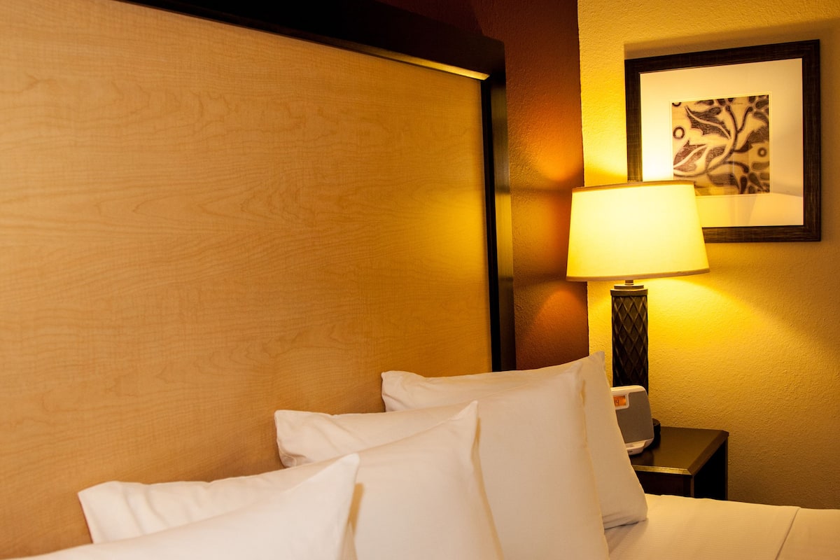 desk, iron/ironing board, free cots/infant beds, rollaway beds