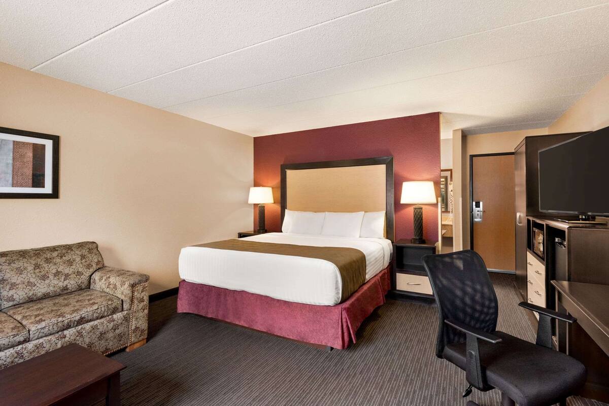 Desk, iron/ironing board, free cots/infant beds, rollaway beds