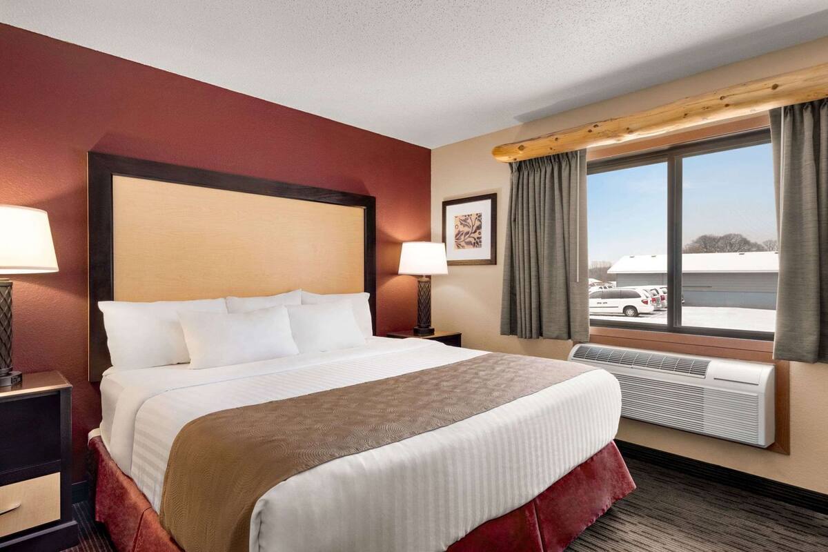 Desk, iron/ironing board, free cots/infant beds, rollaway beds