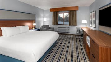 Quarto, 1 cama King, para não fumantes | Ferros/tábuas de passar roupa, berços grátis