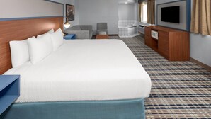 Deluxe Suite, 1 King Bed, Non Smoking (One-Bedroom) | Jetted bathtub - AmericInn by Wyndham Green Bay West (Green Bay)