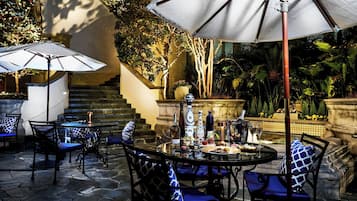 4 restaurants, breakfast, lunch, dinner served; French cuisine