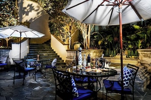4 restaurants, breakfast, lunch, dinner served; French cuisine