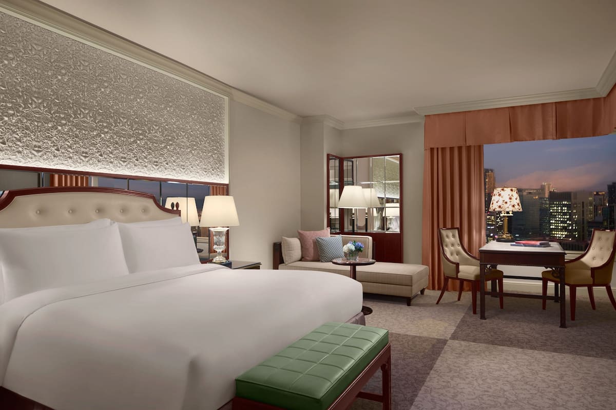 deluxe room, 1 king bed (high floor) | 1 bedroom, frette italian sheets, down duvets, minibar