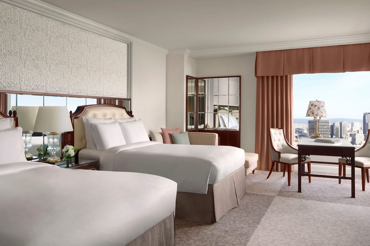 1 kamar tidur, seprai Frette Italia, selimut bulu angsa, dan minibar
