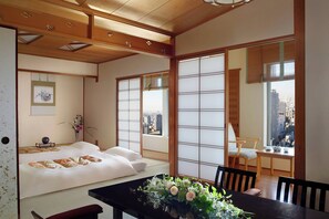 Suite (Japanese style room with up to 5 futons)
