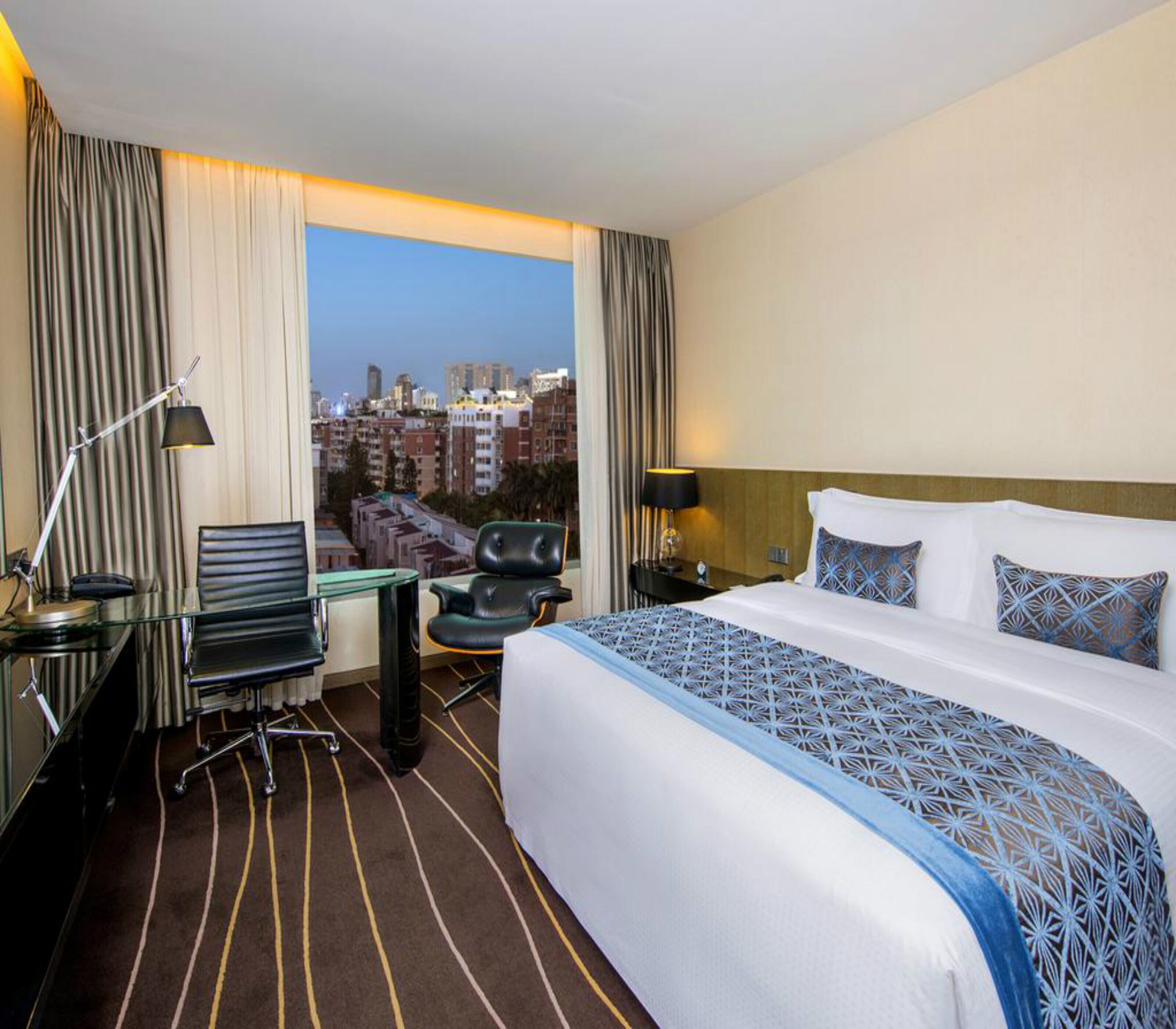1 bedroom, premium bedding, down comforters, pillowtop beds