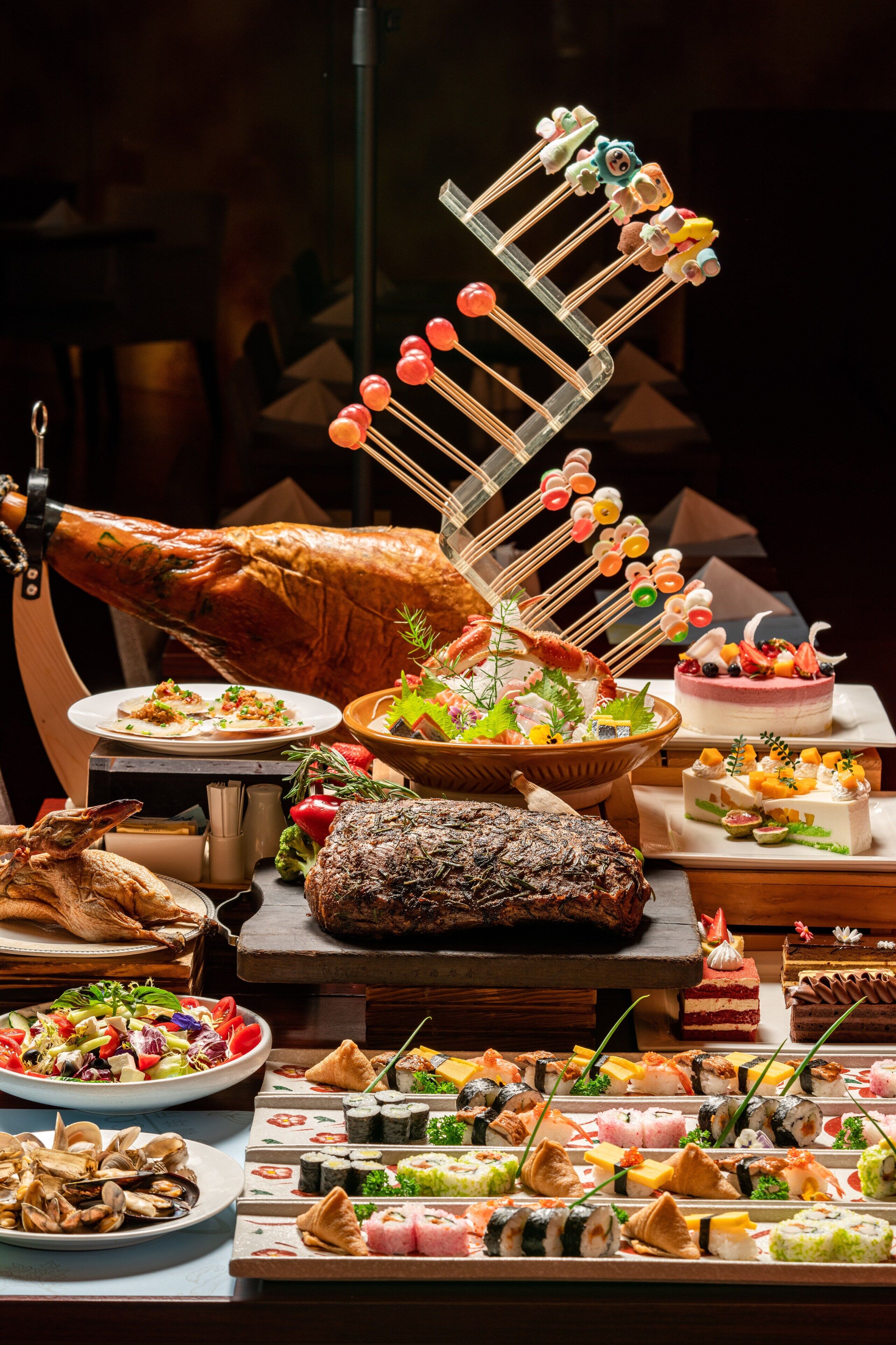 3 restoran, melayani sarapan, makan siang, makan malam; sajian sushi