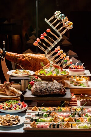 3 restaurants, spécialités Cuisine à base de sushi