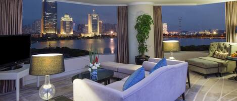 Premium Lake View Suite King