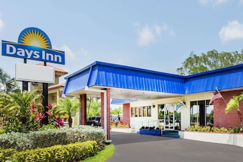 Days Inn by Wyndham Fort Myers Springs Resort