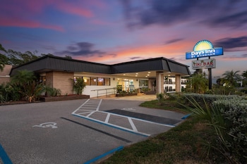 Days Inn by Wyndham Fort Myers Springs Resort