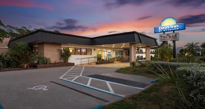 Days Inn by Wyndham Fort Myers Springs Resort