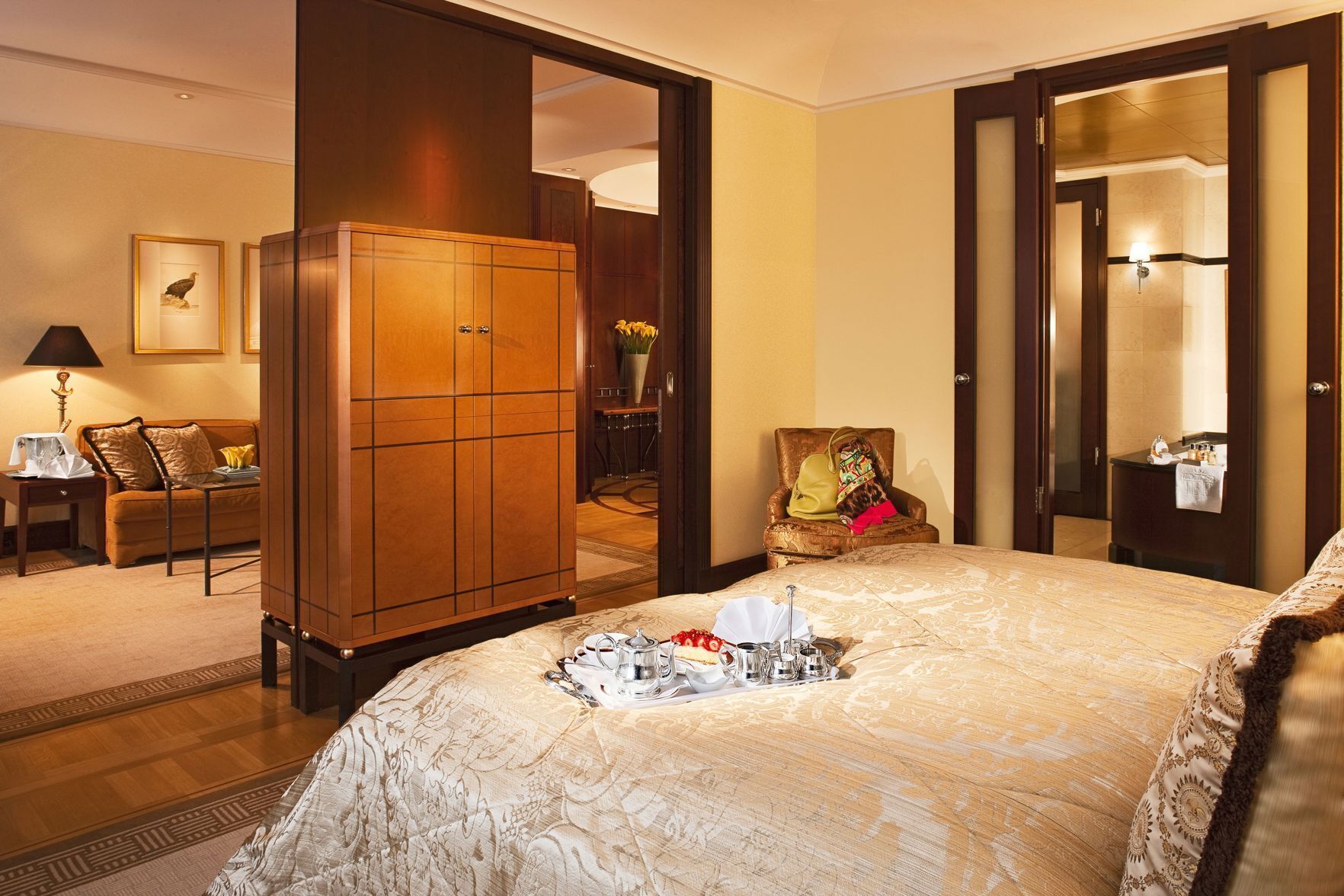 Ropa de cama de alta calidad y minibar 