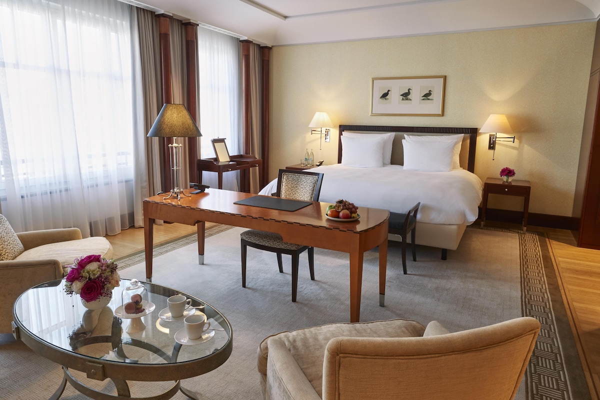 Junior Suite Unter den Linden | 高級寝具、ミニバー、セーフティボックス (室内)、デスク