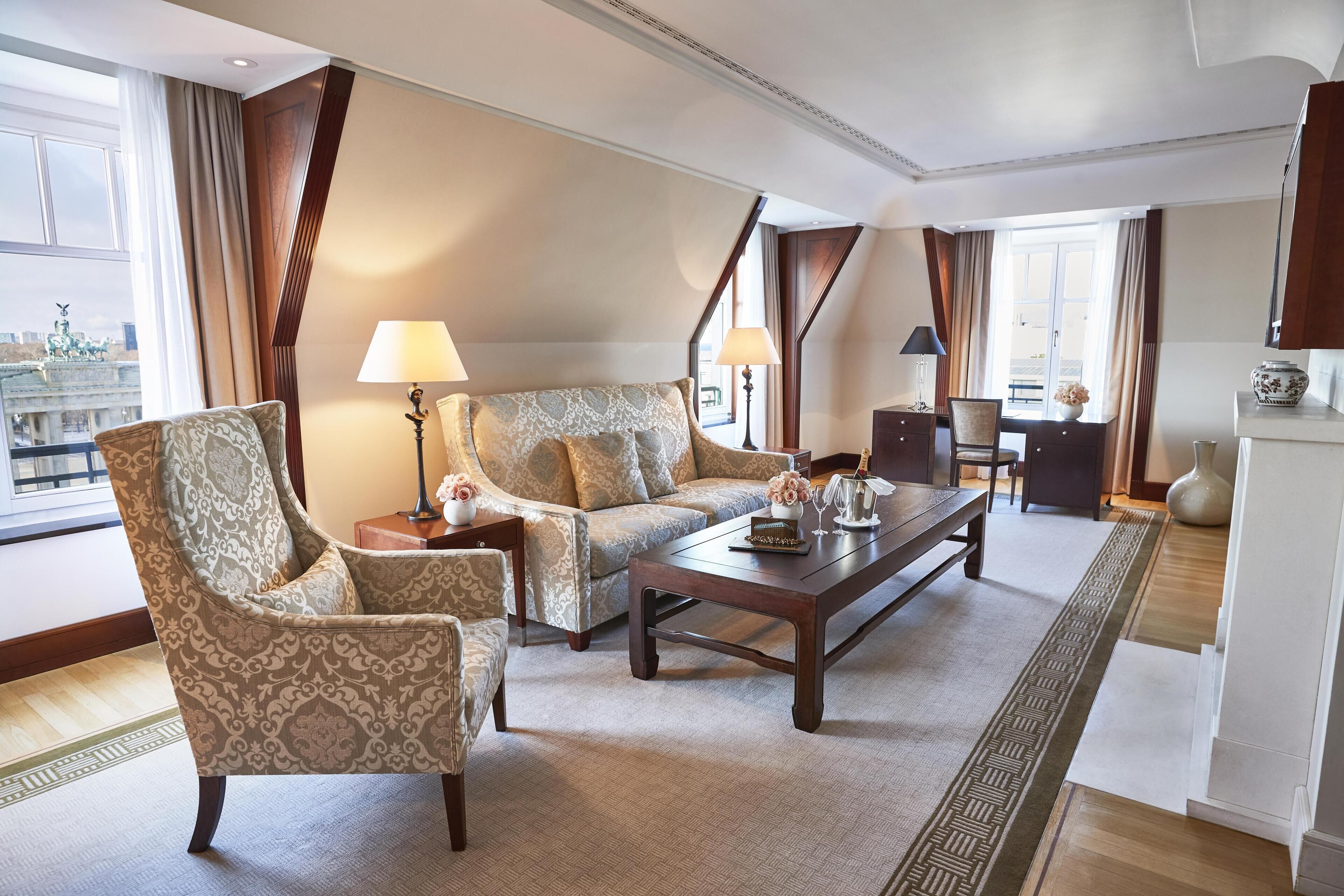 Brandenburger Tor Deluxe Suite | Premium bedding, minibar, in-room safe, individually decorated
