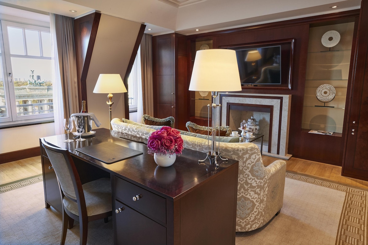 Junior Suite Brandenburger Tor | 高級寝具、ミニバー、セーフティボックス (室内)、デスク