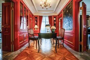 Royal Suite | Premium bedding, minibar, in-room safe, individually decorated