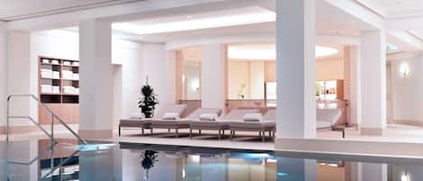 Piscine intérieure