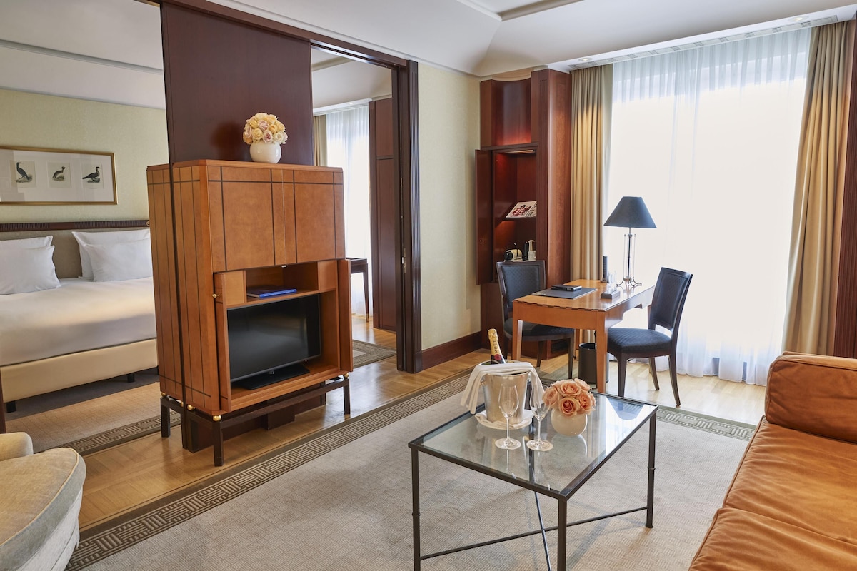 Executive Suite | 高級寝具、ミニバー、セーフティボックス (室内)、デスク