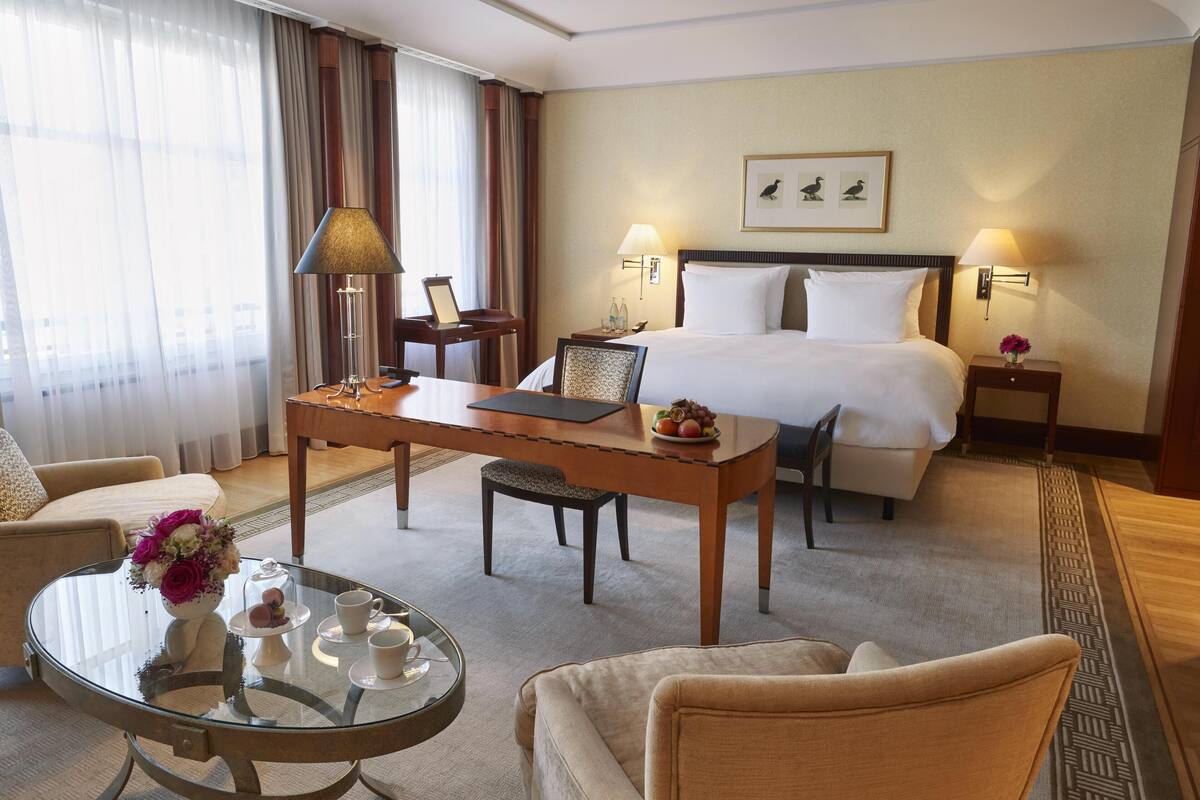 Junior Suite Unter den Linden | 高档床上用品、迷你吧、客房内保险箱、办 公桌