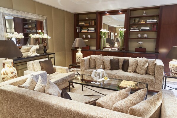 Suite Deluxe (Adlon) | Ropa de cama de alta calidad, minibar, caja fuerte
