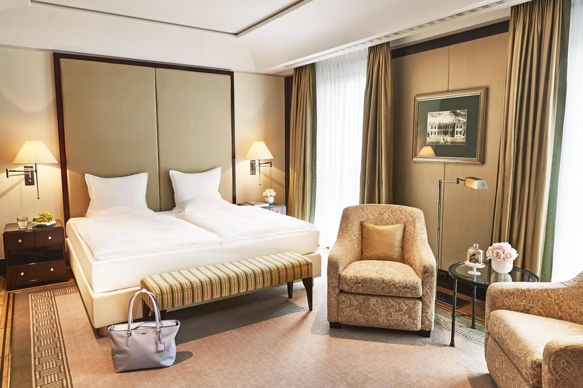 Executive Zimmer | 高档床上用品、迷你吧、客房内保险箱、办公桌