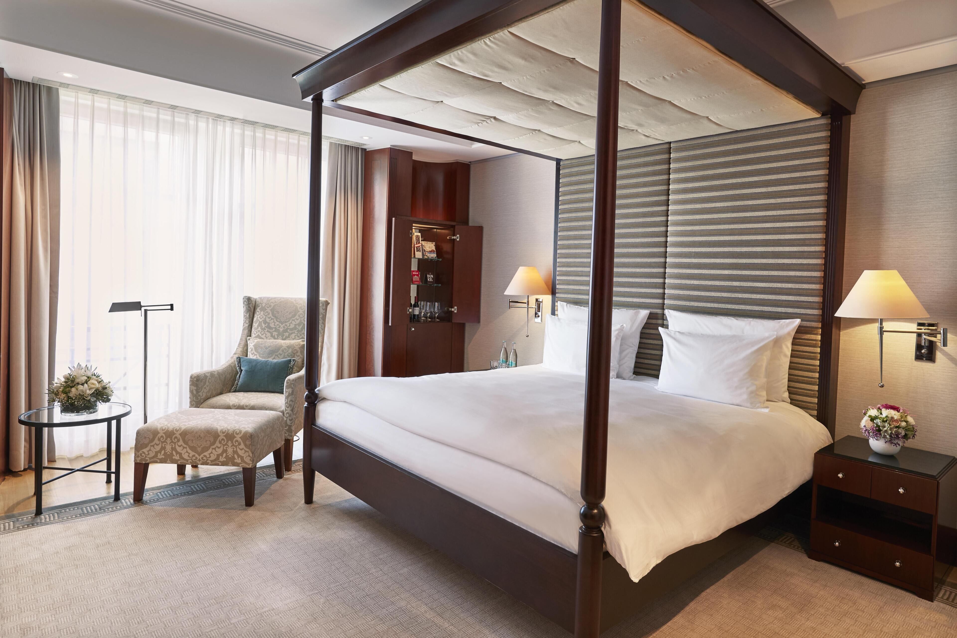 Ropa de cama de alta calidad y minibar 