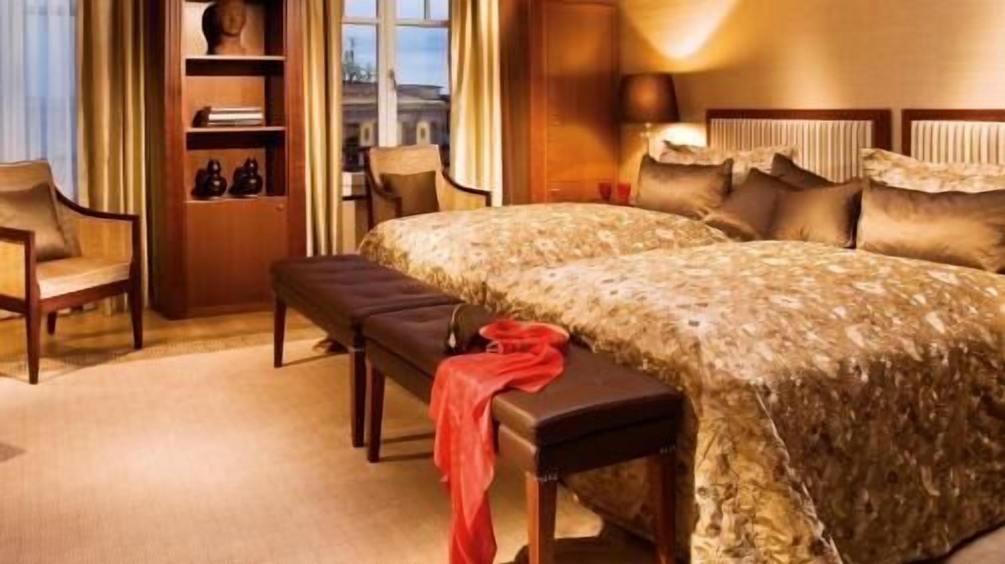 Ropa de cama de alta calidad y minibar 