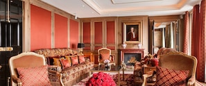 Imperial Suite | Área de sala de estar | Televisión de pantalla plana