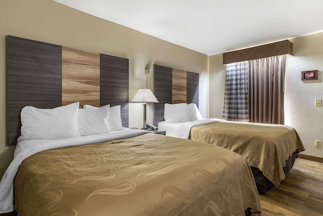 Escritorio y espacio para trabajar con laptop