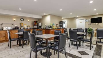 فطور مُعَد للتناول بالخارج يوميًا مقابل رسوم