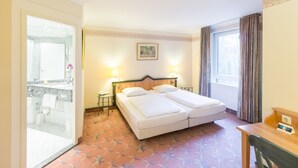 Standard Double Room | 1 bedroom, hypo-allergenic bedding available, minibar, in-room safe - Arcadia Dusseldorf (Erkrath)