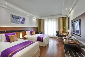 Habitación Deluxe | Ropa de cama de alta calidad y minibar 