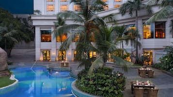 Outdoor pool, pool loungers