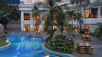 Outdoor pool, sun loungers