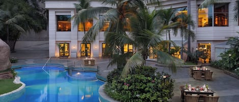 Outdoor pool, sun loungers