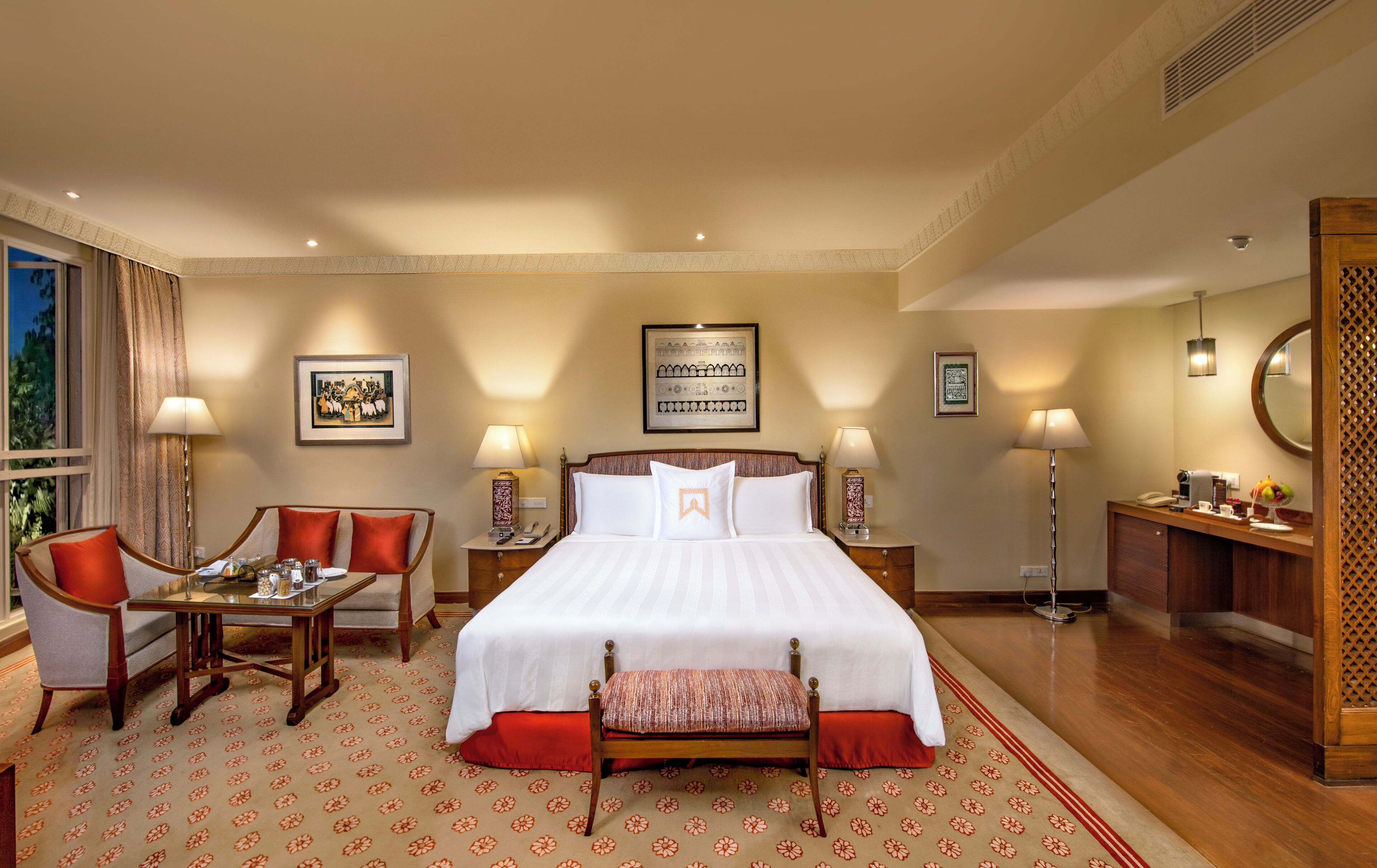 club room, 1 king bed, non smoking, city view | in-room safe, desk, blackout curtains, iron/ironing board