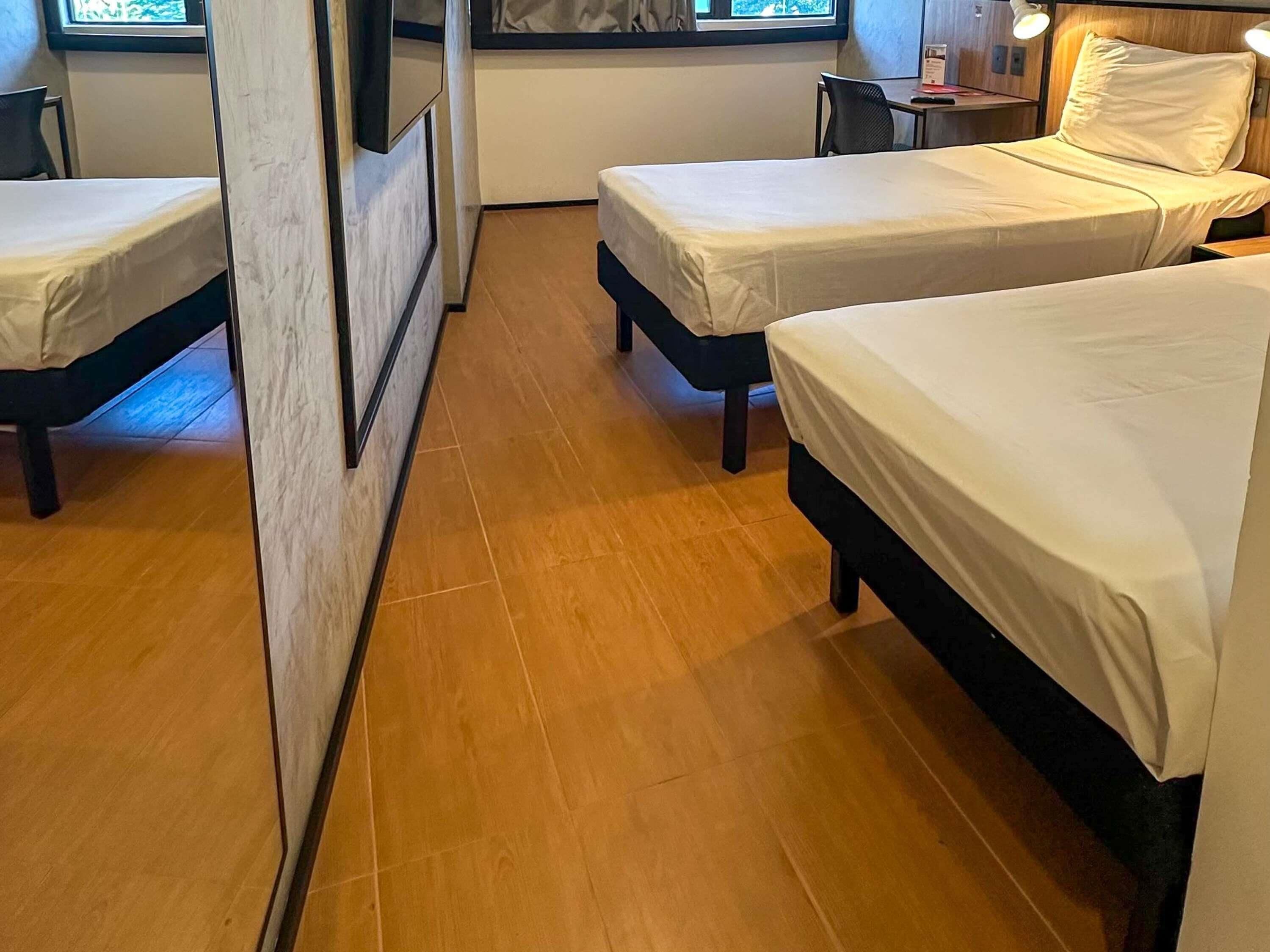 مكتب وواي فاي مجانًا وملاءات أسرّة