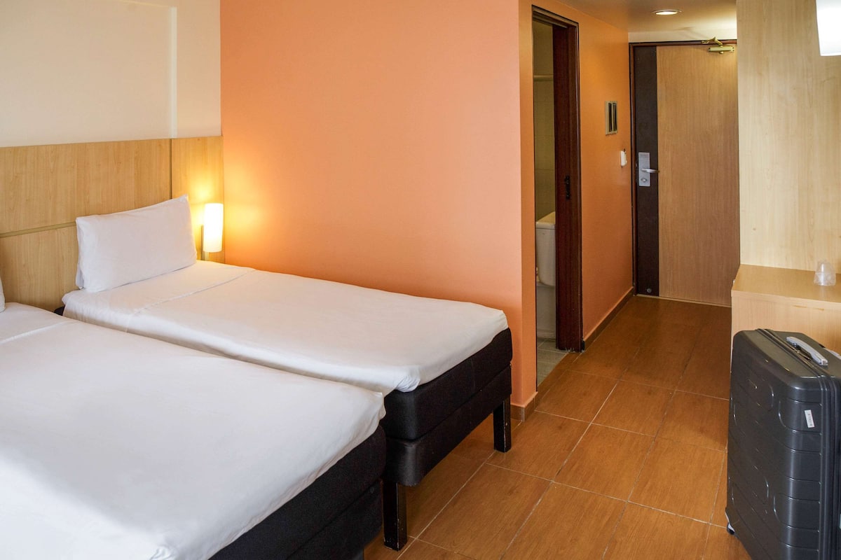Standard Twin Room, 2 Twin Beds | In-room safe, desk, free WiFi, bed sheets
