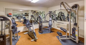 Gym - Days Inn by Wyndham Palm Springs (Palm Springs)